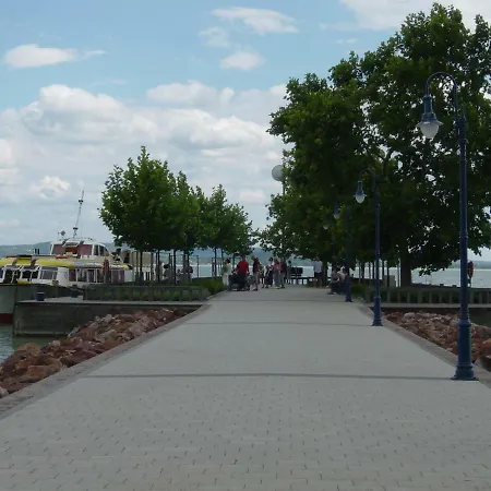 Matroz Semesterbostad Révfülöp